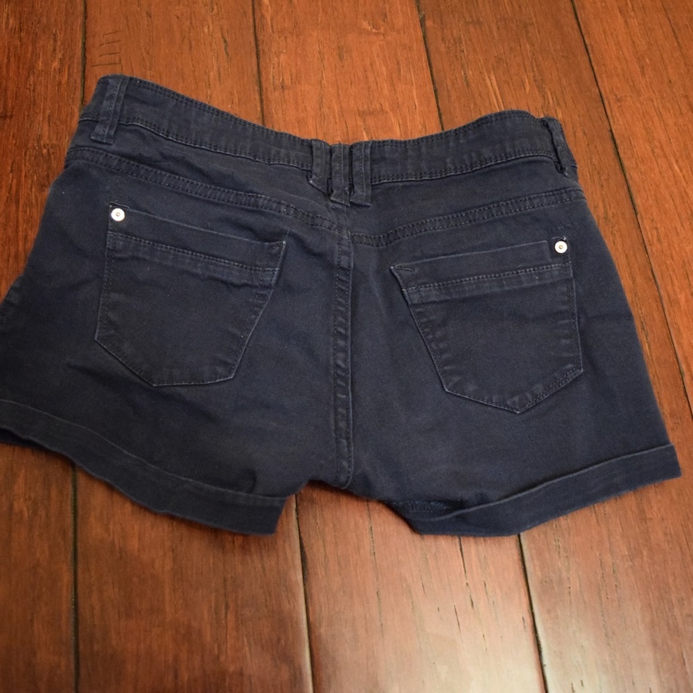 Shorts - Picture 2 of 3